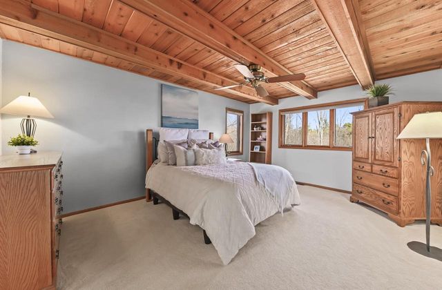 10510 N Stratford PLACE, Mequon, WI 53092