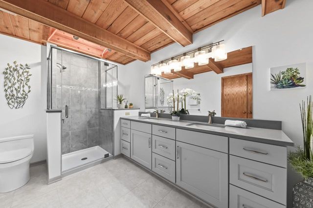 10510 N Stratford PLACE, Mequon, WI 53092