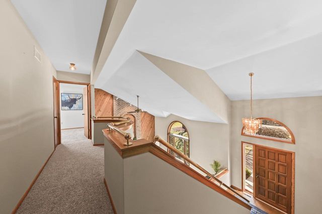 10510 N Stratford PLACE, Mequon, WI 53092