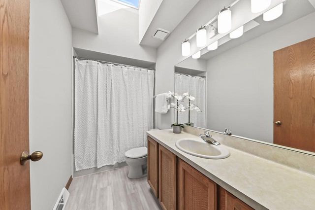 10510 N Stratford PLACE, Mequon, WI 53092