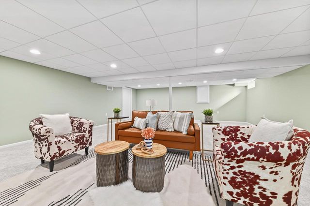 10510 N Stratford PLACE, Mequon, WI 53092