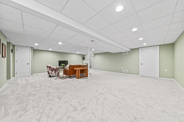 10510 N Stratford PLACE, Mequon, WI 53092