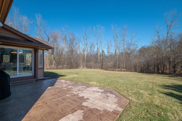 10510 N Stratford PLACE, Mequon, WI 53092