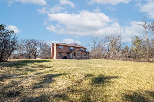 10510 N Stratford PLACE, Mequon, WI 53092