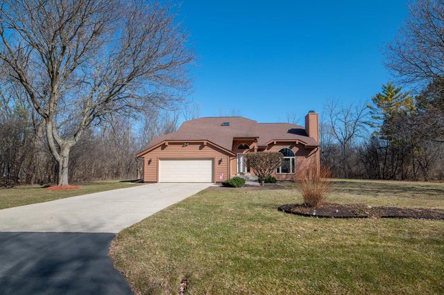 10510 N Stratford PLACE, Mequon, WI 53092