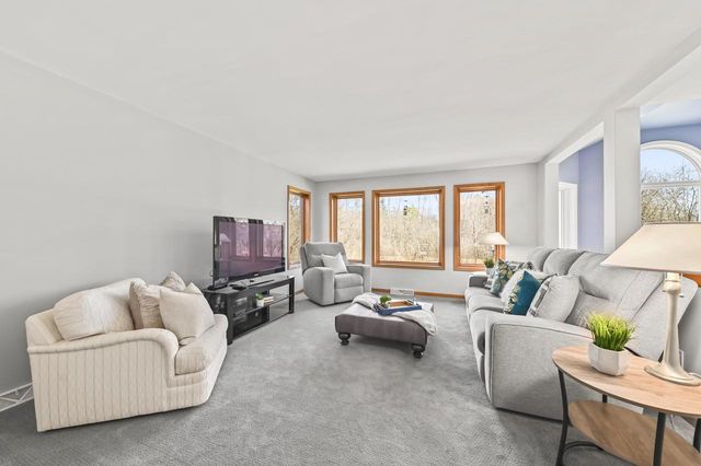 10510 N Stratford PLACE, Mequon, WI 53092