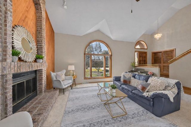 10510 N Stratford PLACE, Mequon, WI 53092