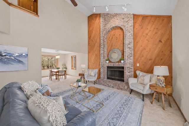 10510 N Stratford PLACE, Mequon, WI 53092