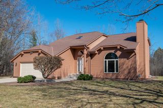 10510 N Stratford PLACE, Mequon, WI 53092
