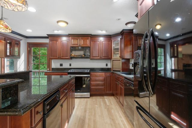 15 N Precinct St, Lakeville, MA 02347