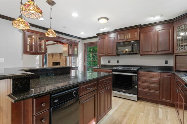 15 N Precinct St, Lakeville, MA 02347