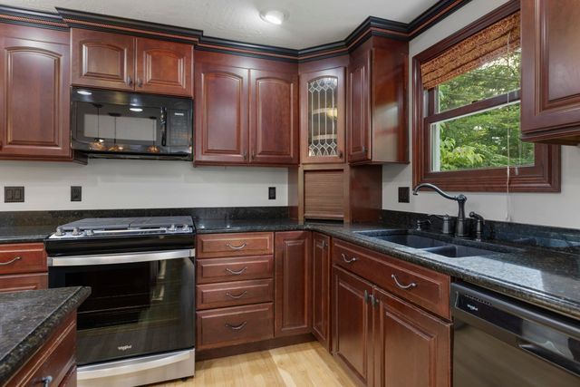 15 N Precinct St, Lakeville, MA 02347