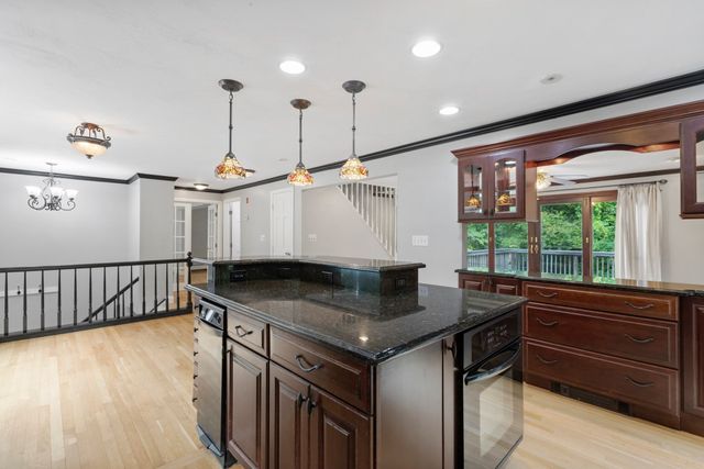 15 N Precinct St, Lakeville, MA 02347