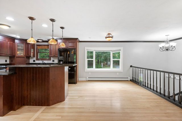 15 N Precinct St, Lakeville, MA 02347