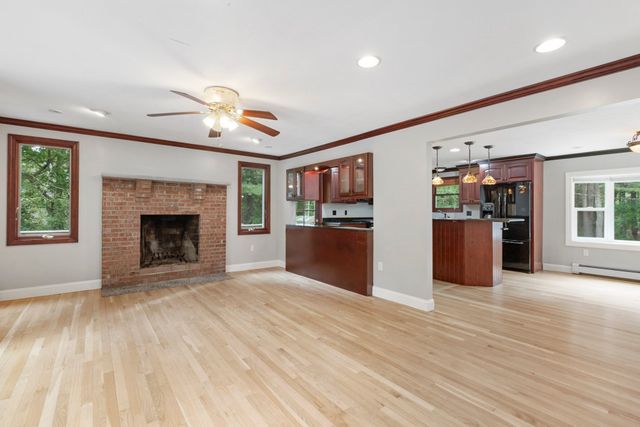 15 N Precinct St, Lakeville, MA 02347