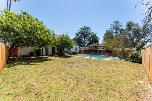 2429 Ganesha Avenue, Altadena, CA 91001