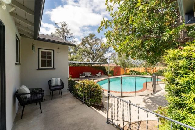 2429 Ganesha Avenue, Altadena, CA 91001