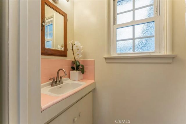 2429 Ganesha Avenue, Altadena, CA 91001