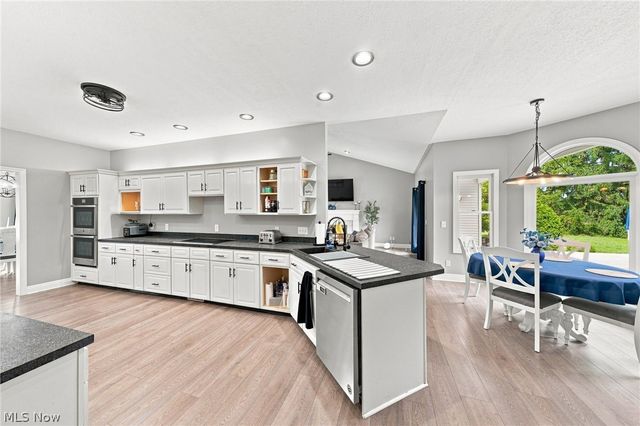 812 S Prospect Avenue, Hartville, OH 44632