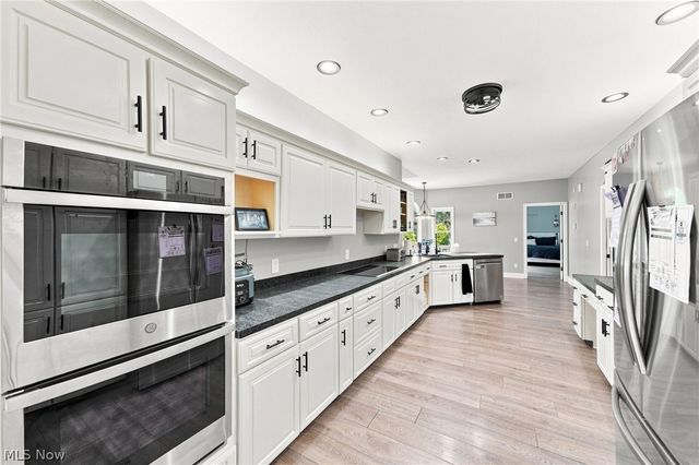 812 S Prospect Avenue, Hartville, OH 44632