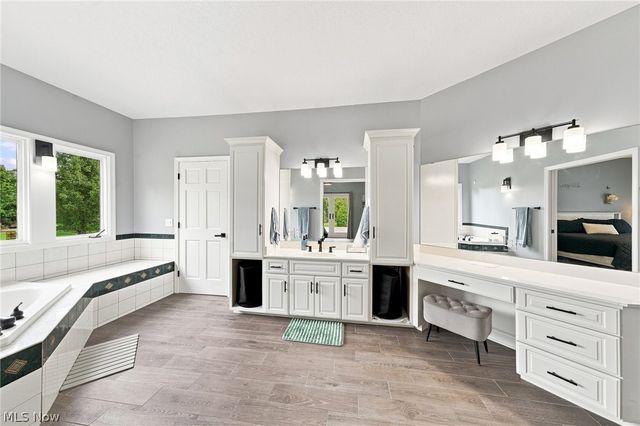 812 S Prospect Avenue, Hartville, OH 44632