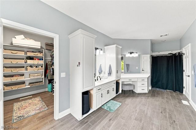 812 S Prospect Avenue, Hartville, OH 44632
