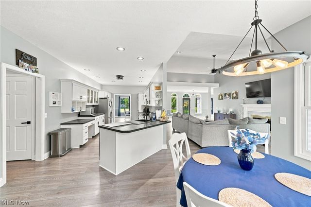 812 S Prospect Avenue, Hartville, OH 44632