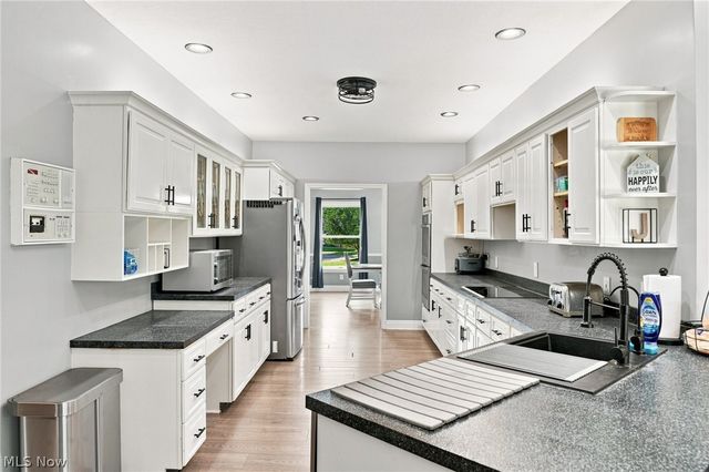 812 S Prospect Avenue, Hartville, OH 44632