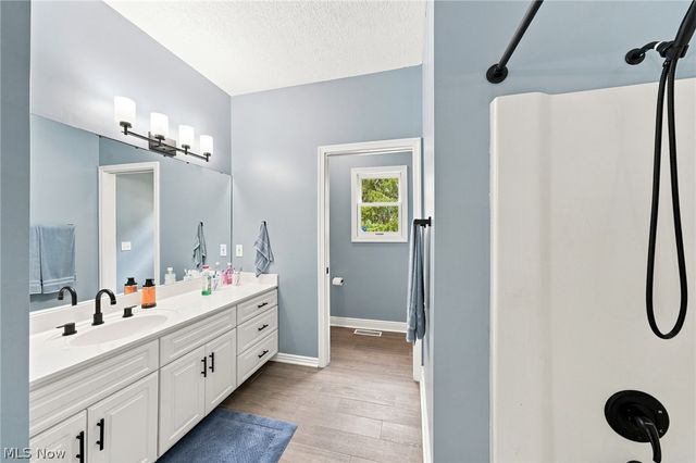 812 S Prospect Avenue, Hartville, OH 44632