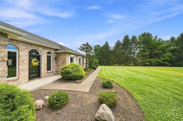 812 S Prospect Avenue, Hartville, OH 44632