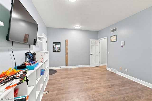 812 S Prospect Avenue, Hartville, OH 44632