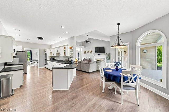 812 S Prospect Avenue, Hartville, OH 44632