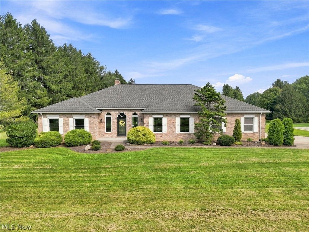 812 S Prospect Avenue, Hartville, OH 44632