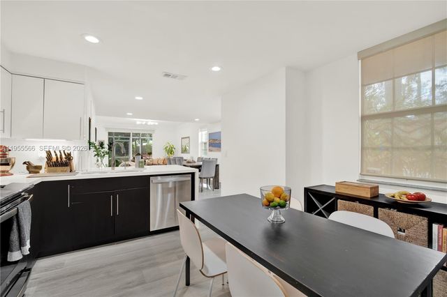 1516 Veracruz Ln 6-3, Weston, FL 33327