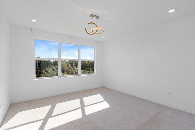 4352 Veleiros Avenue, Lighthouse Point, FL 33064