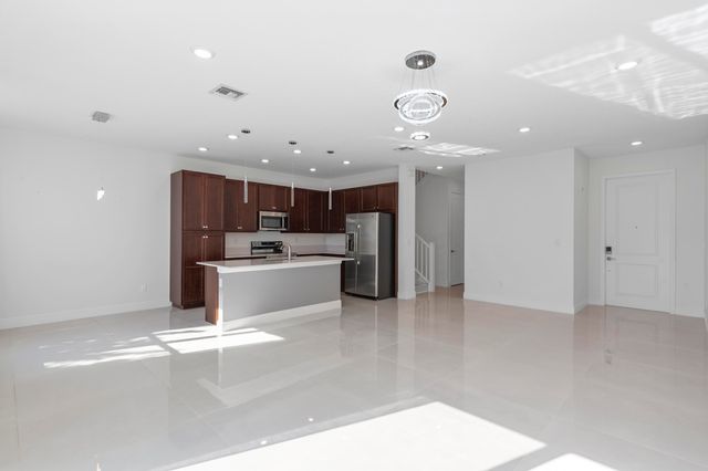 4352 Veleiros Avenue, Lighthouse Point, FL 33064