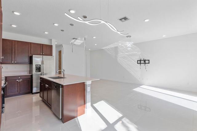 4352 Veleiros Avenue, Lighthouse Point, FL 33064