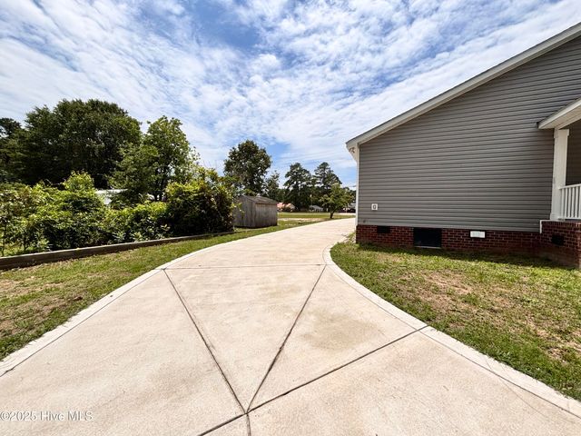 730 Northwest Boulevard, Clinton, NC 28328