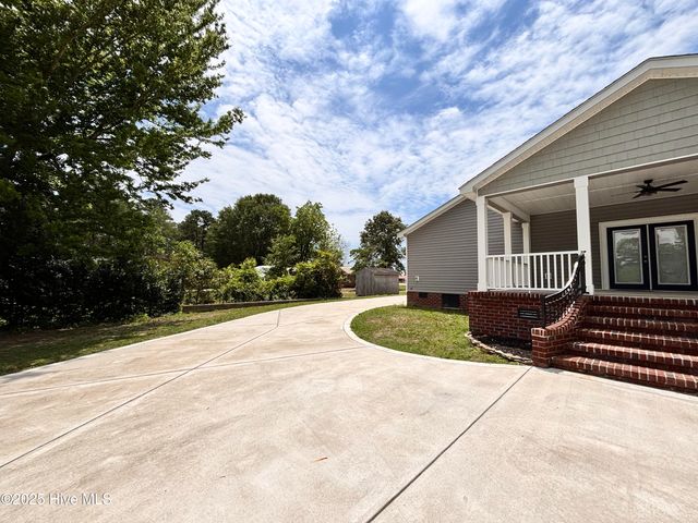 730 Northwest Boulevard, Clinton, NC 28328
