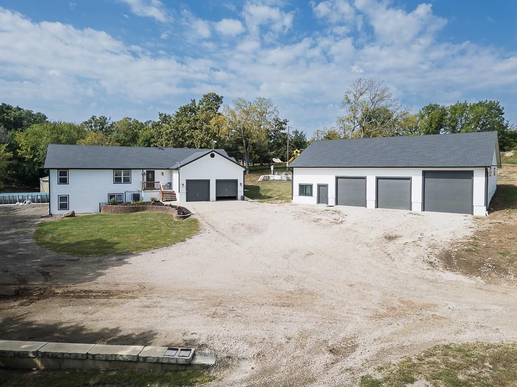 25493 Kansas Avenue, Tonganoxie, KS 66086