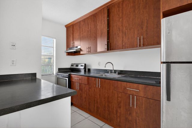 4071 N Dixie Highway 6, Oakland Park, FL 33334