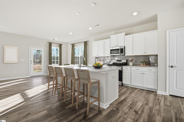 734 N Iron Hill Street, Boiling Springs, SC 29316