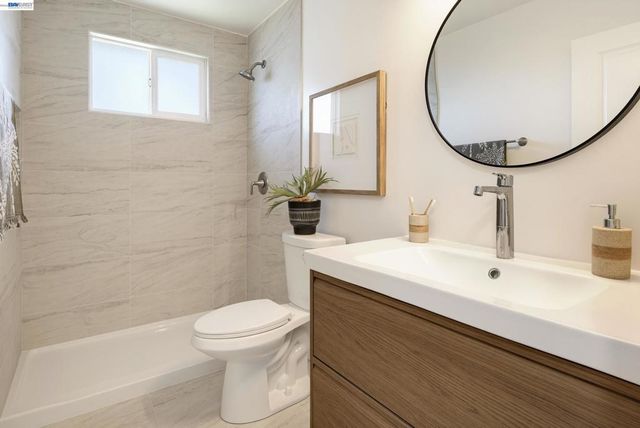228 W Harder Rd, Hayward, CA 94544