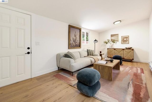 228 W Harder Rd, Hayward, CA 94544