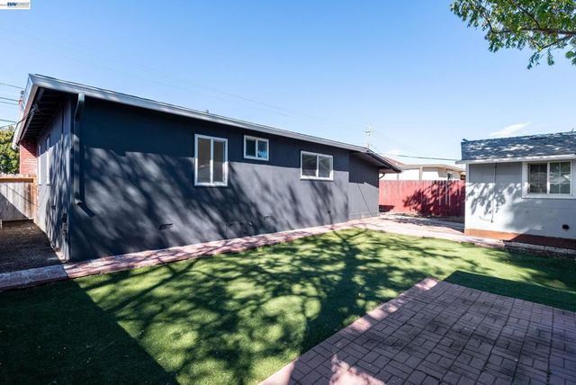228 W Harder Rd, Hayward, CA 94544