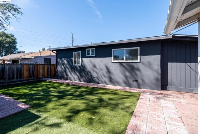 228 W Harder Rd, Hayward, CA 94544