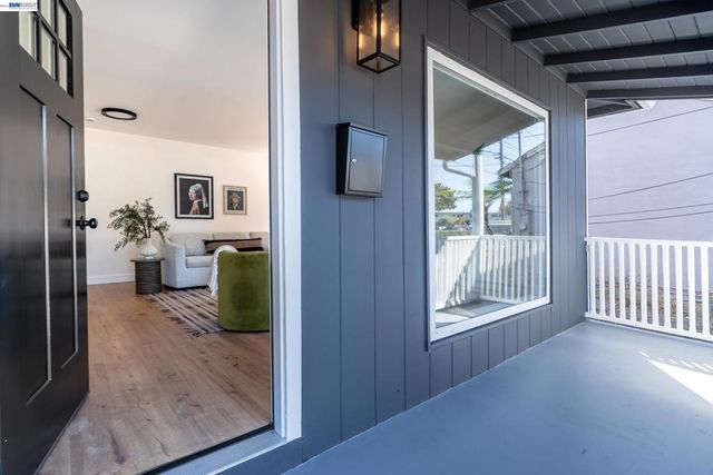228 W Harder Rd, Hayward, CA 94544
