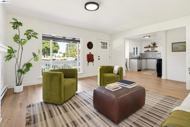 228 W Harder Rd, Hayward, CA 94544