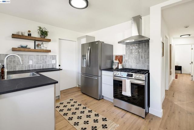 228 W Harder Rd, Hayward, CA 94544