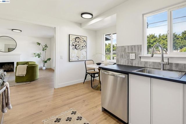 228 W Harder Rd, Hayward, CA 94544